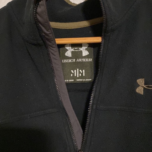 Under armor Pull over fleece sweater. Size medium. - Picture 3 of 4